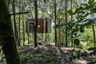 The first Løvtag cabin (of nine planned) is located in a forest at Als Odde. “The cabins are located on a small hilltop overlooking a meadow which gives a wonderful view over the top of the forest and lets the sunshine in during the afternoon,” says architect Sigurd Larsen.