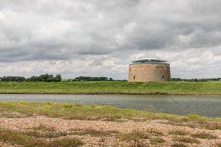 Located in an Area of Outstanding Nature Beauty in the secluded village of Bawdsey, the Martello Tower Y overlooks views of the sea and countryside.