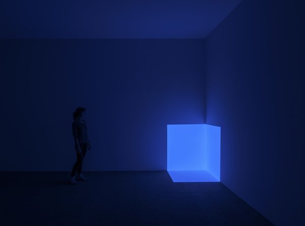 Squat Blue (1968), from the Projection Pieces series, is the earliest Turrell work exhibited at Passages of Light and is part of la Colección Jumex.