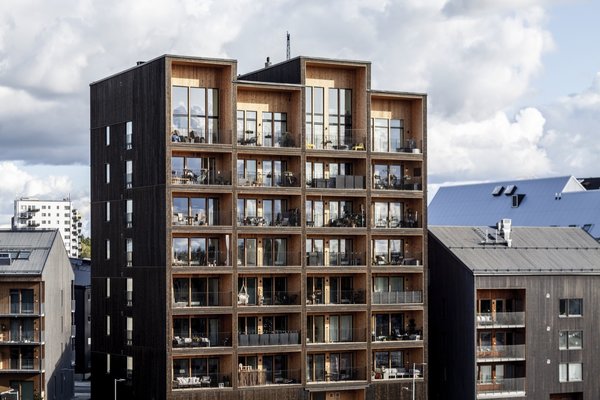 The Kajstaden Tall Timber Building has nine floors with an elevated ground floor and a double-height top floor. C.F. M&oslash;ller Architects designed the building in collaboration with Martinsons, Bjerking and Consto AB, for client Sl&auml;tt&ouml; F&ouml;rvaltning.