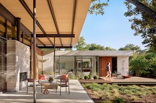 A Breathtaking Austin Home Weaves Around Oak and Pecan Trees