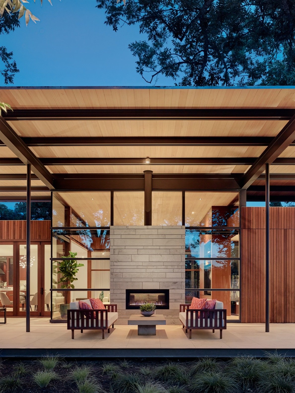 Photo 10 of 15 in A Breathtaking Austin Home Weaves Around Oak and