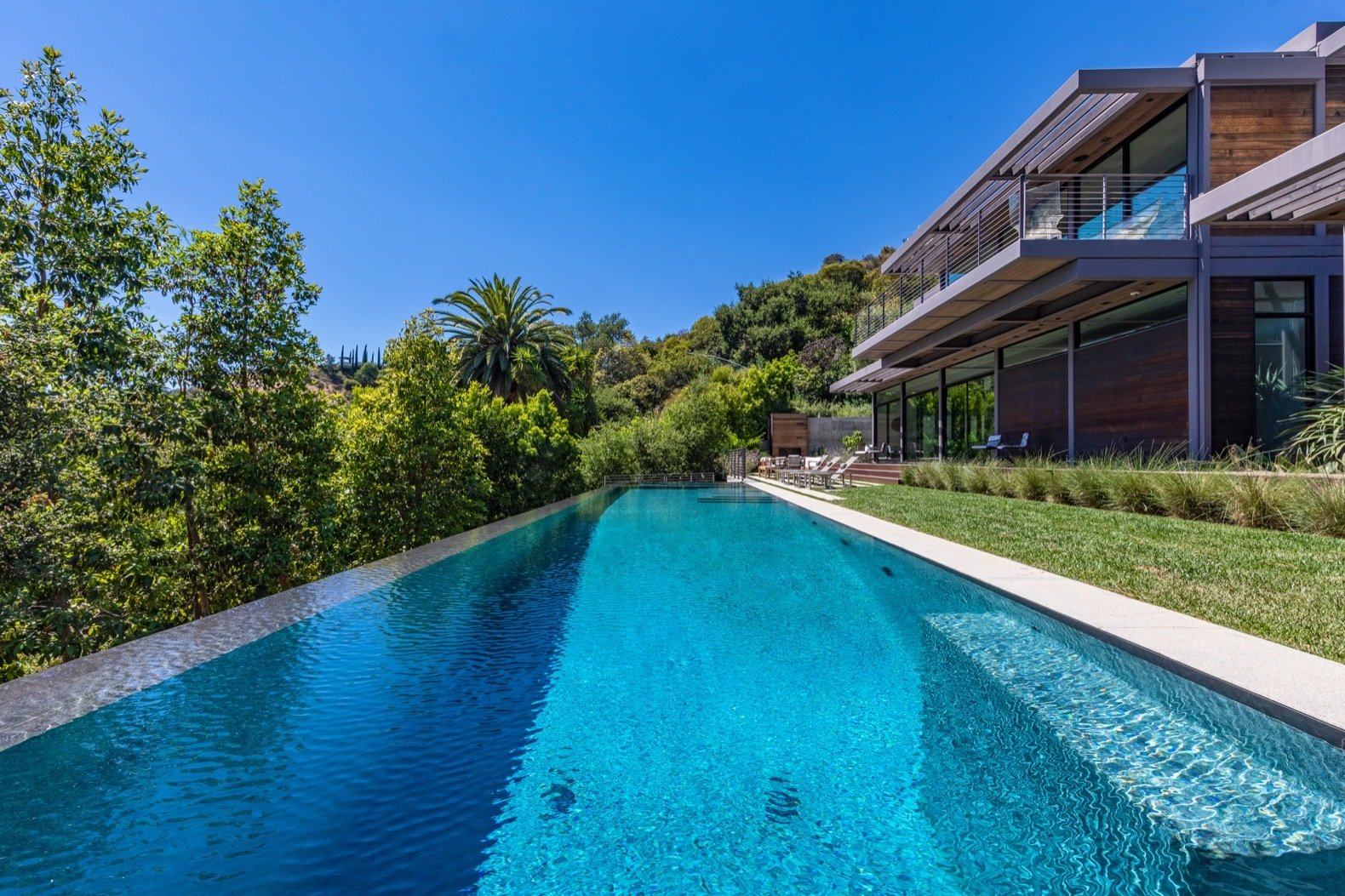 Photo 4 of 15 in Will Lists His PrefabHybrid Home in Beverly