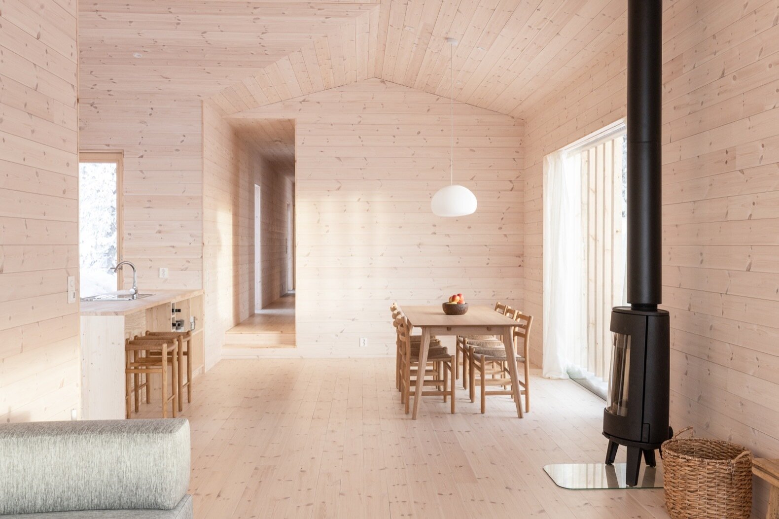 Photo 5 of 20 in A Family of Skiers Find Winter Bliss in a Cozy Cabin ...