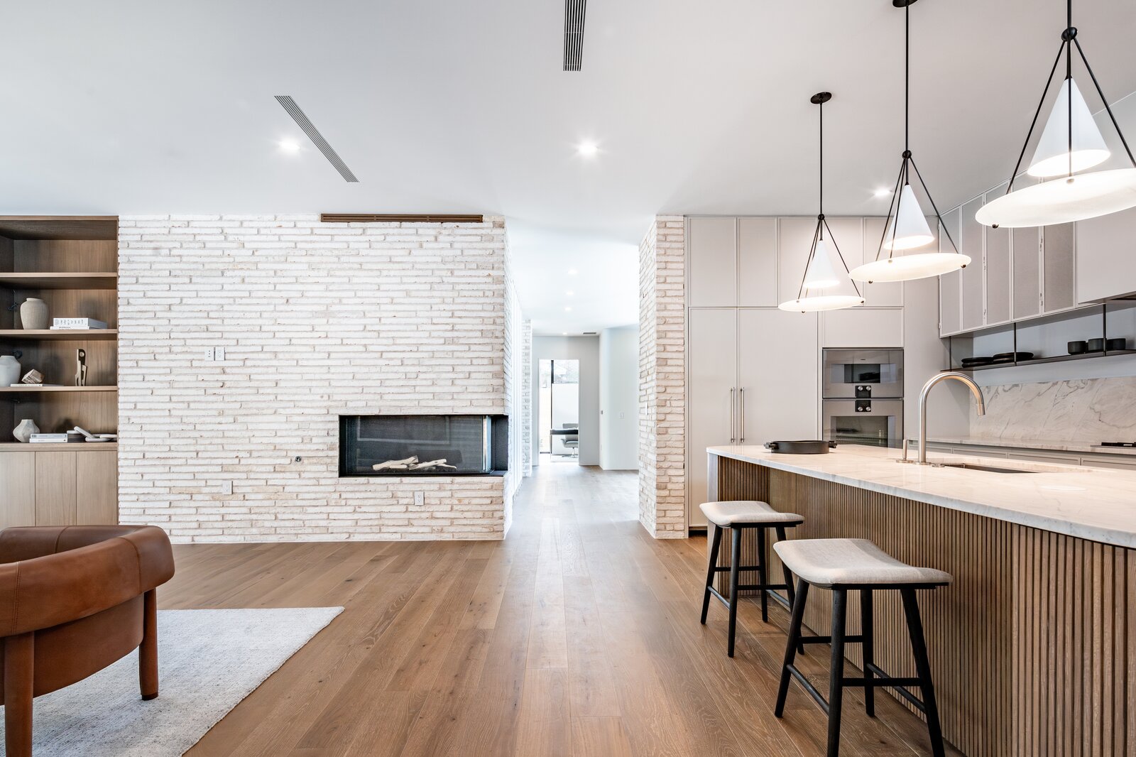 Photo 4 of 11 in On The Market: Barton Hills Masterpiece Boasting ...