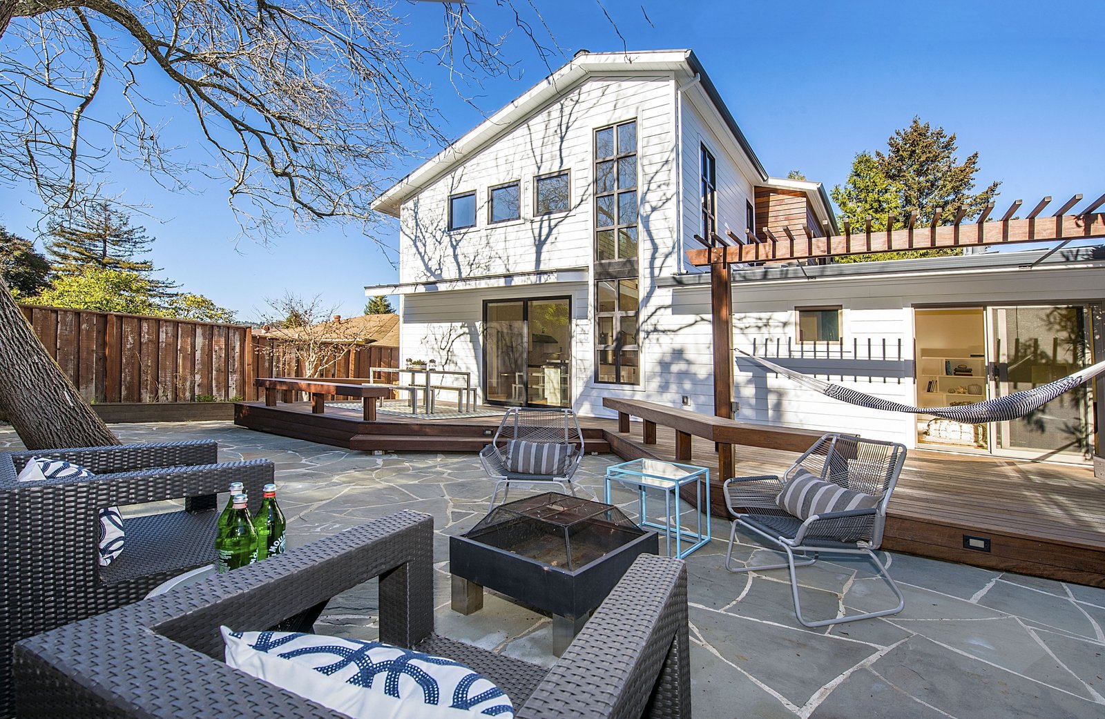 Photo 1 of 27 in Hillview House by Daniel Kushner Dwell