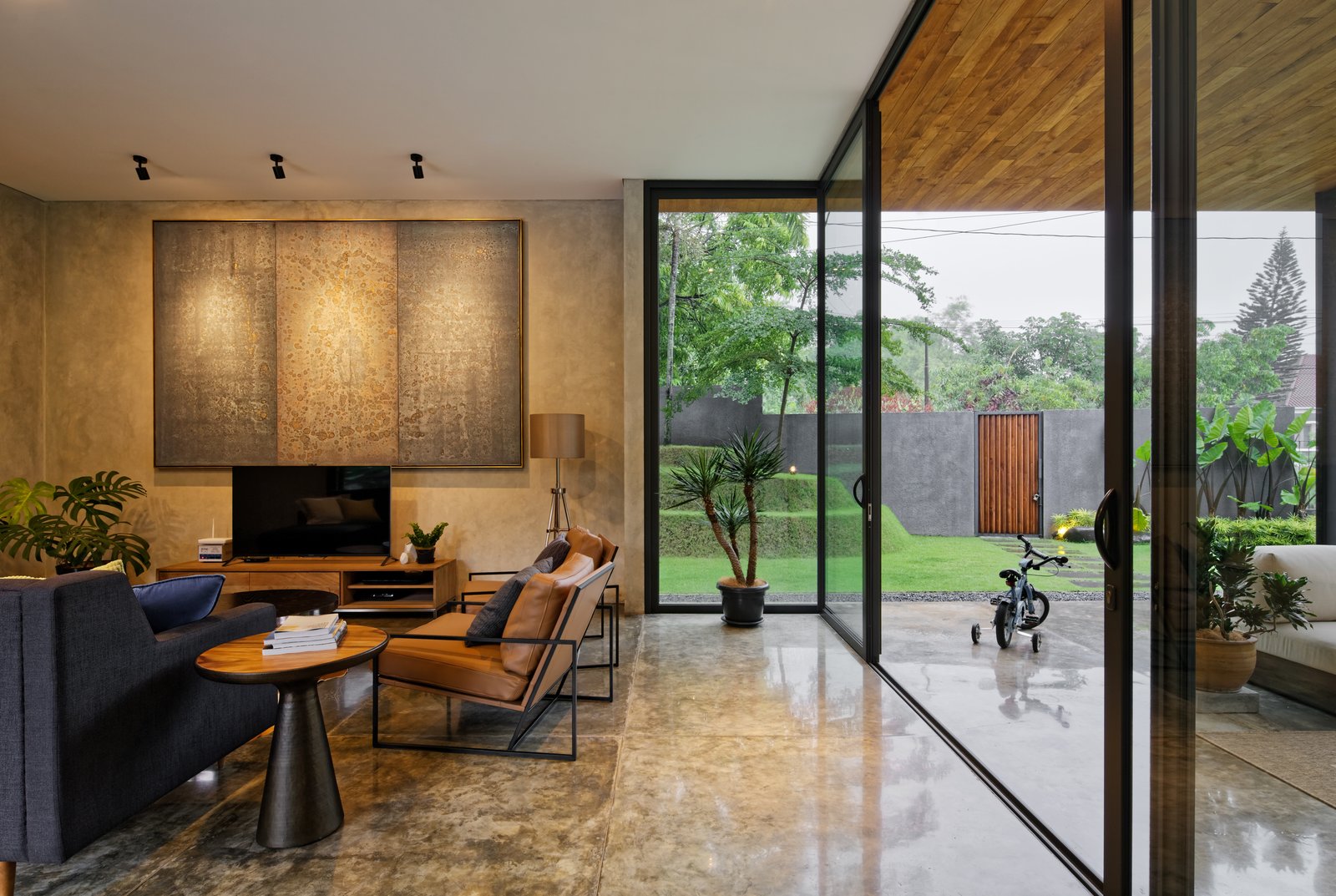 Living room relationship to outdoor terrace