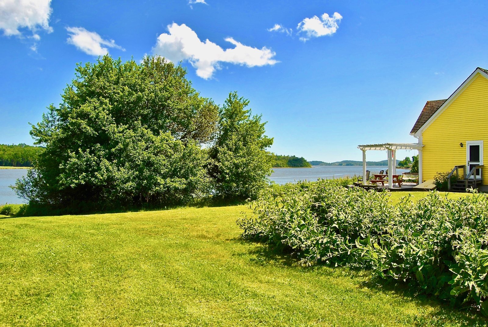 Photo 10 of 23 in Featherbed Island House. Bayfront Vacation Rental by