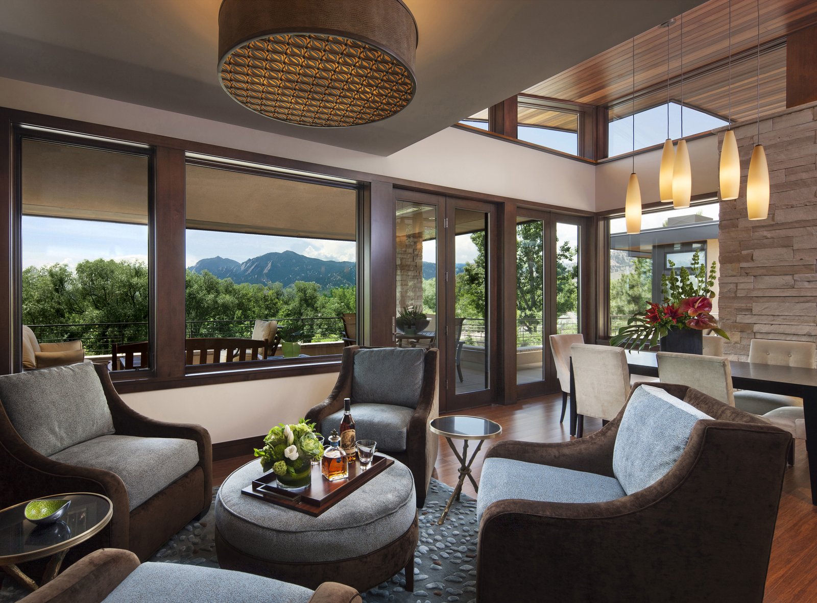 Photo 12 of 12 in Mountain View Residence by Mosaic Architects ... - Mountain View Condominiums