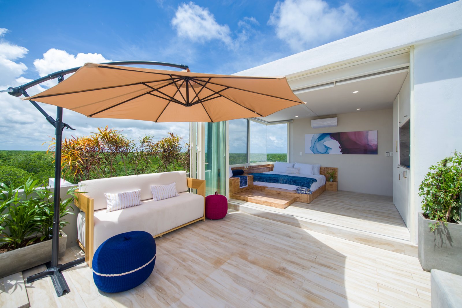Photo 16 of 18 in Noctūrna: Jungle Penthouse by Benjamin Canyon - Dwell - Penthouse Apartments With Jungle Garden