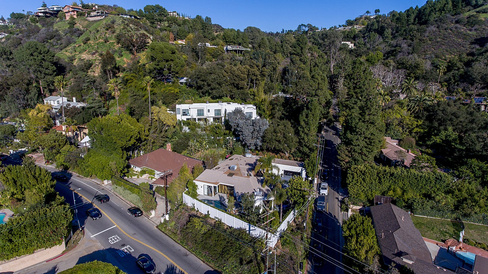 Photo 2 of 13 in 9565 Cherokee Ln, Beverly Hills Dwell