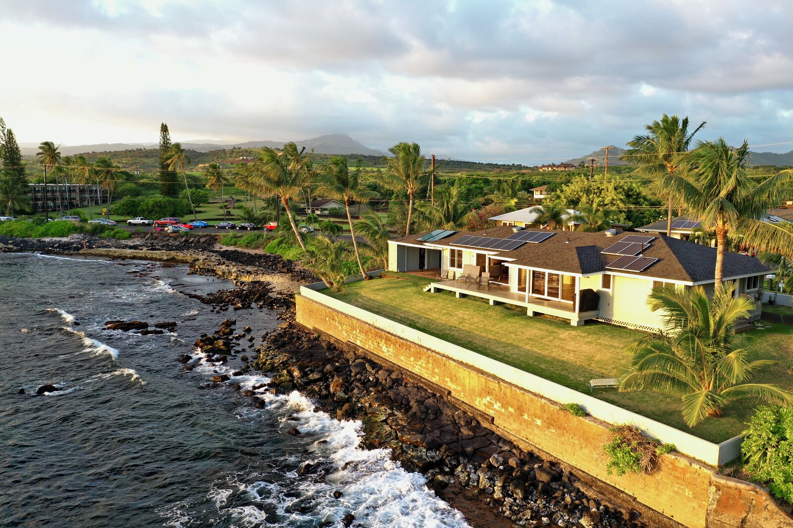 Photo 1 of 22 in The Beach House, Kaua'i Vacation RentalThe Best