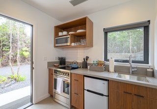 A craftsman from Washington State made the cabinetry for the well-equipped kitchen.