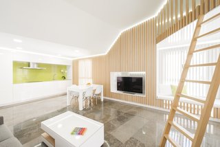 "We opted for a neutral frame to give prominence to the decoration colors," says Payá.