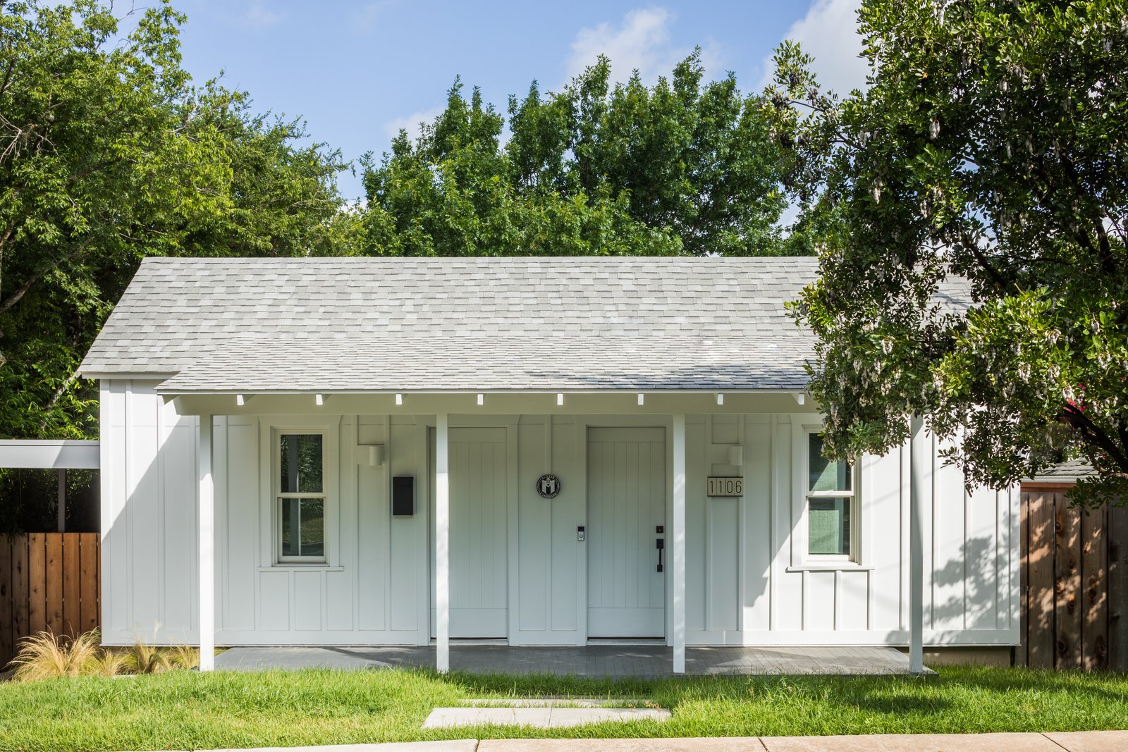 Over the years, former owners had updated the original two-room cottage, adding a dysfunctional back extension. Instead of doing another patchwork update of the home, which was admittedly in shambles, Chris hired architect David Webber in 2014 bring a clean, streamlined look to the dwelling and knock out the "jarringly incongruous addition, which didn’t connect to the yard," says Webber.