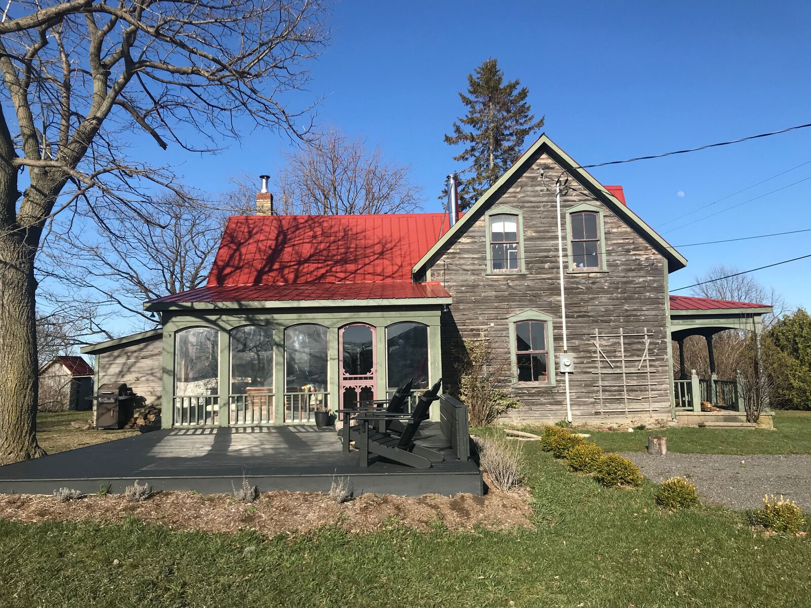 Photo 5 of 14 in The Renovation of a Canadian Farmhouse Uncovers a Log