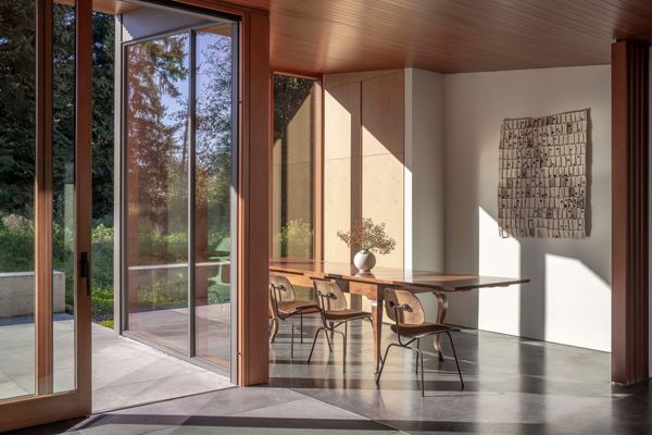 The interiors reflect the beauty of the site with floor-to-ceiling windows and wood from flows from inside to out.
