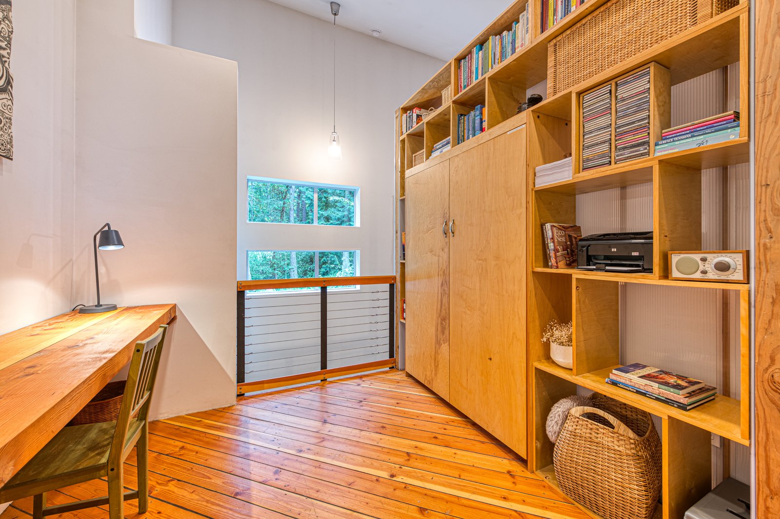 Photo 11 of 15 in Grab This CustomBuilt Island Home in Northwest Washington For 513K from