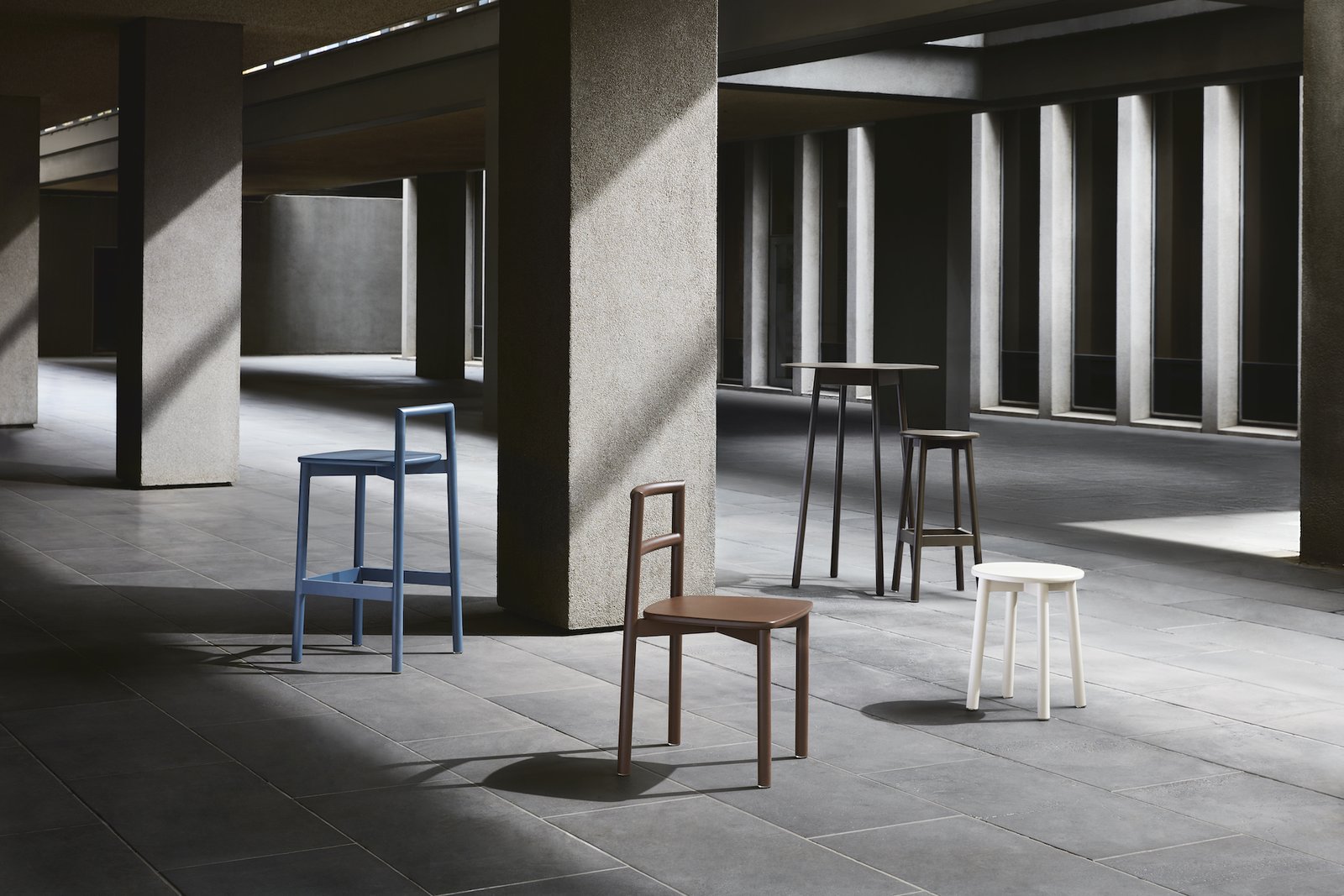 BAR STOOLS (1 Photo) Dwell