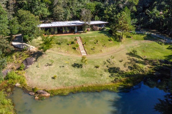 The former owner of the land had reshaped much of the site, which is protected, and had gotten into trouble with the national environmental authorities. As a result, he had to put together a plan to correct the damage, which involved planting native trees on the site. It was an important part of the brief that these trees be retained.