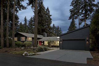 It was important that the renovation fit into the vernacular of the traditional neighbourhood, both in terms of scale and external materiality. As a result, the shipping containers are visible only in the interior and backyard.