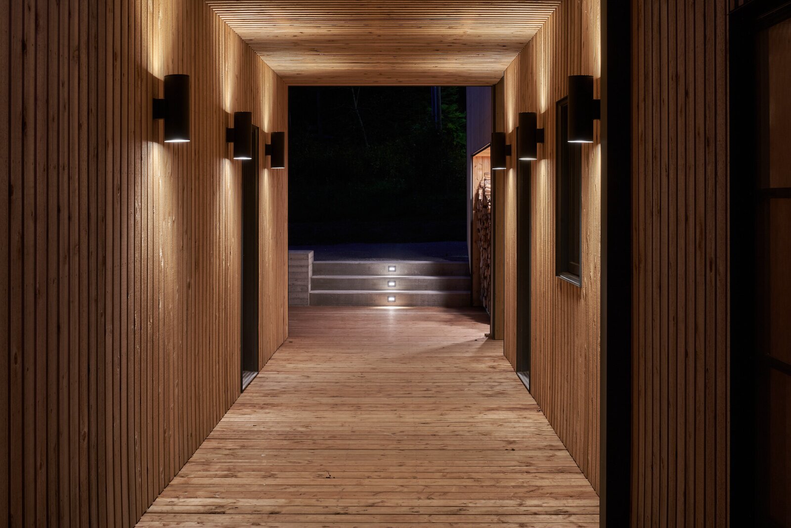 Photo 18 of 18 in Cedar Cladding Defines this Spectacular Holiday Home