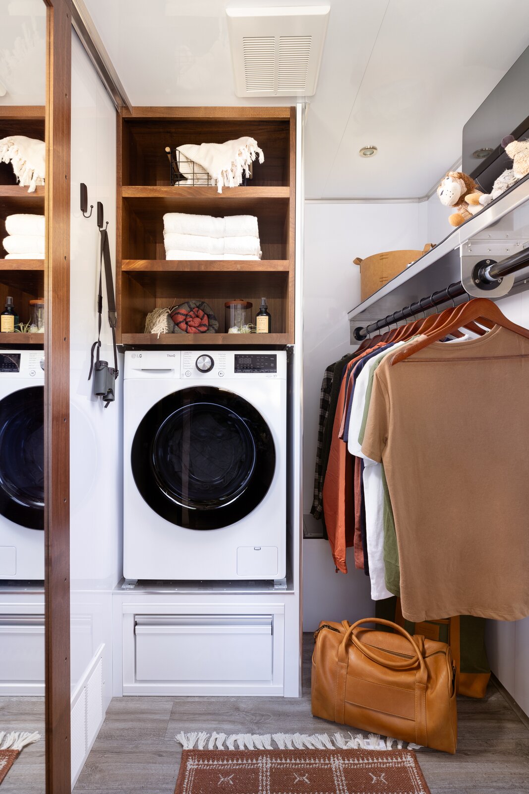 TV and Closet Wall Ideas: 10 Stunning Transformations You Can Do This ... - Off Grid Apartment Walk In Closet Ideas