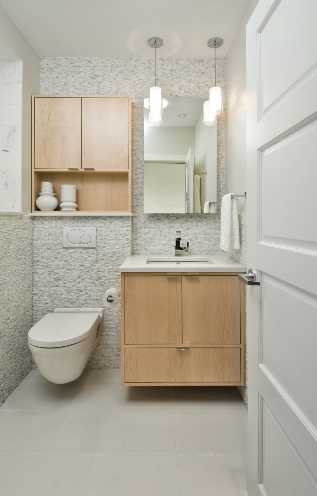 A Geberit Sigma dual flush plate in Alpine White was chosen to complement the 