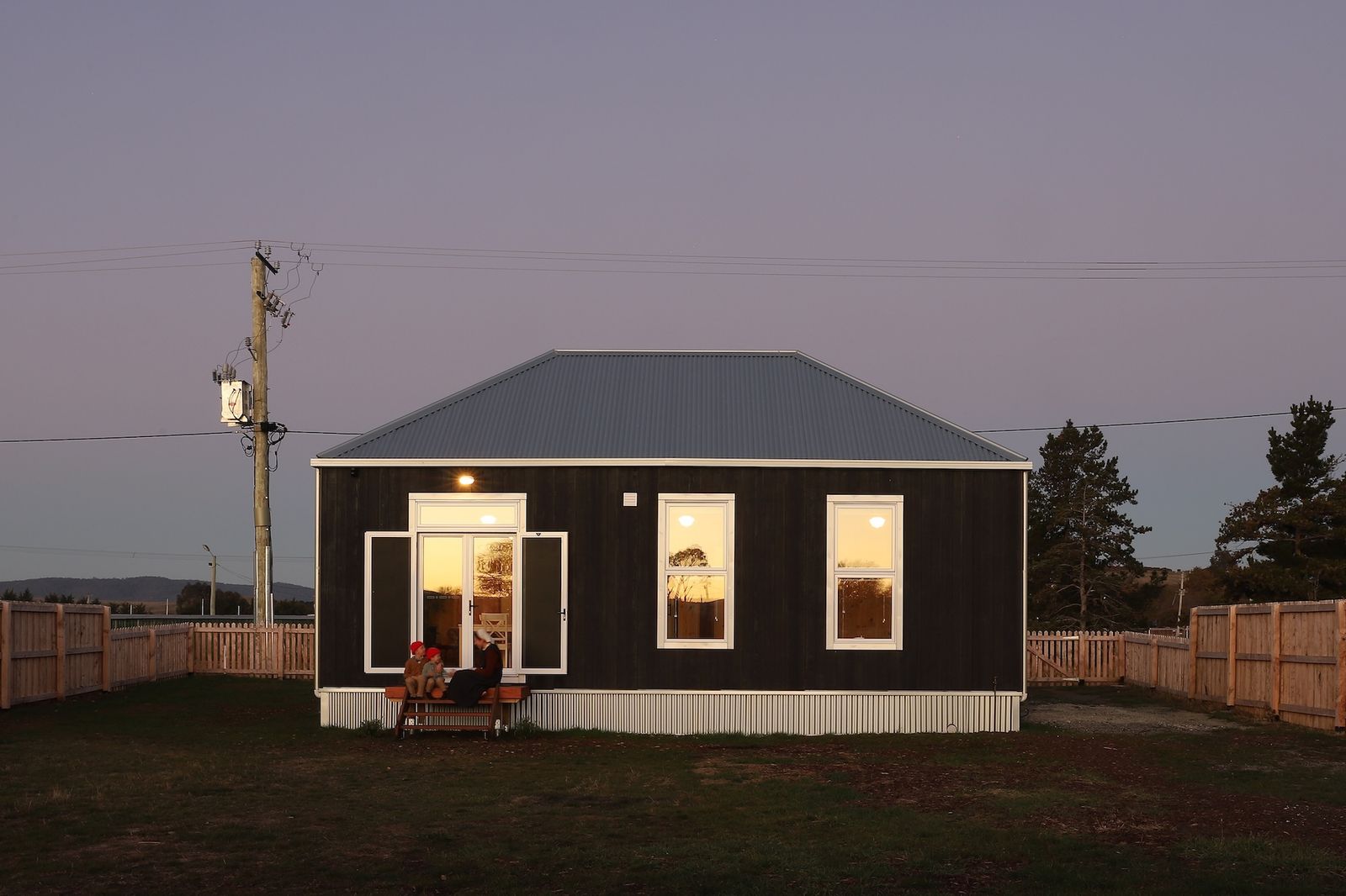 Standard off-the-shelf windows with affordable aluminum frames have been used throughout the home. The symmetrical window layout creates a pleasing rhythm and reflects Lev’s commitment to simplicity. 