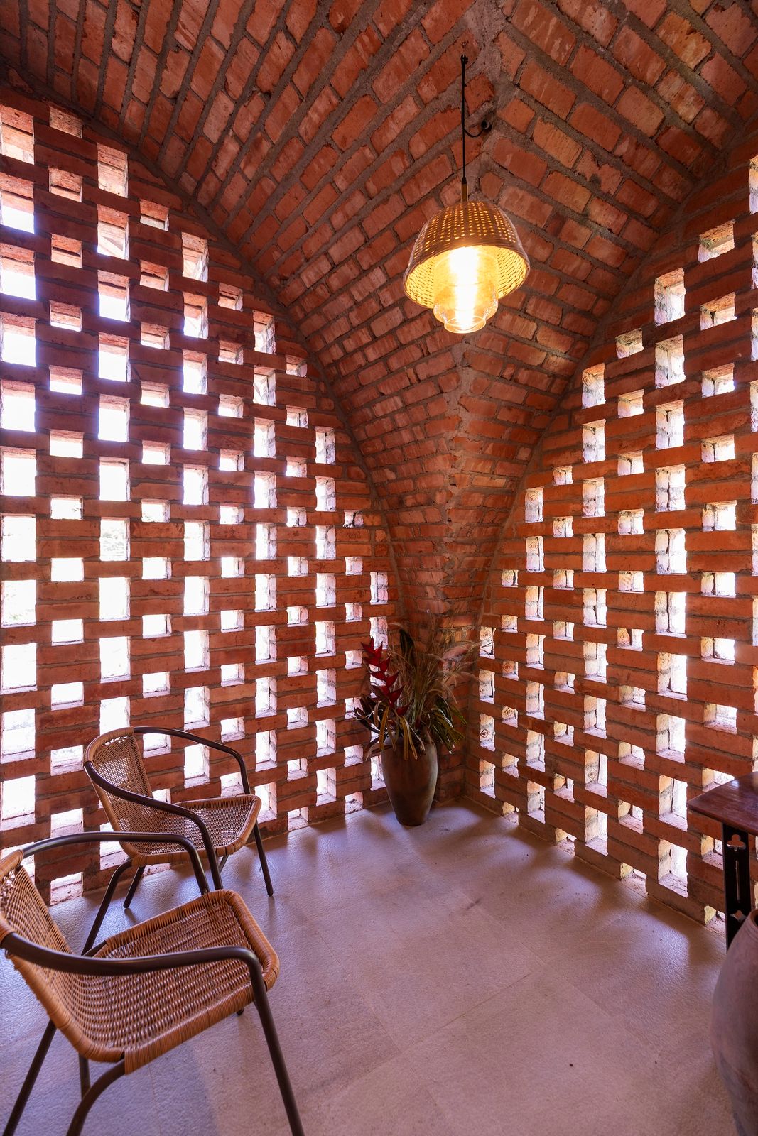 The light pendant upstairs is crafted from screw pine, a plant traditionally used in local craft. 