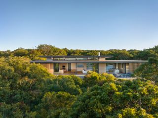 A Martha’s Vineyard Home Designed for Views and the Ocean Breeze