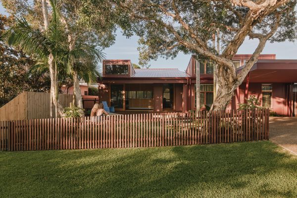 The low fence maintains a connection between the front garden and the street, allowing for interactions from passersby. The house is a single-storey layout, with dormer windows that wrap around double-height interior spaces to allow ample light into the interior.
