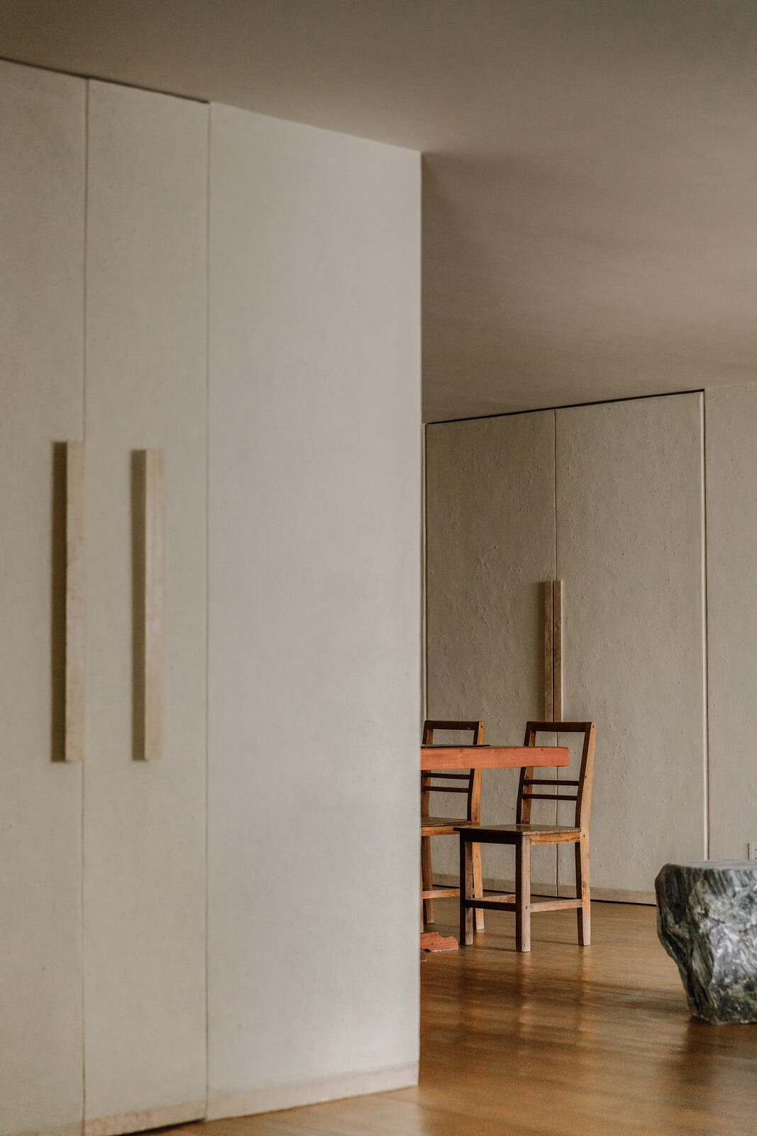 The home's colour palette was deliberately light to let the rich tones of the teak wood be the focus. 