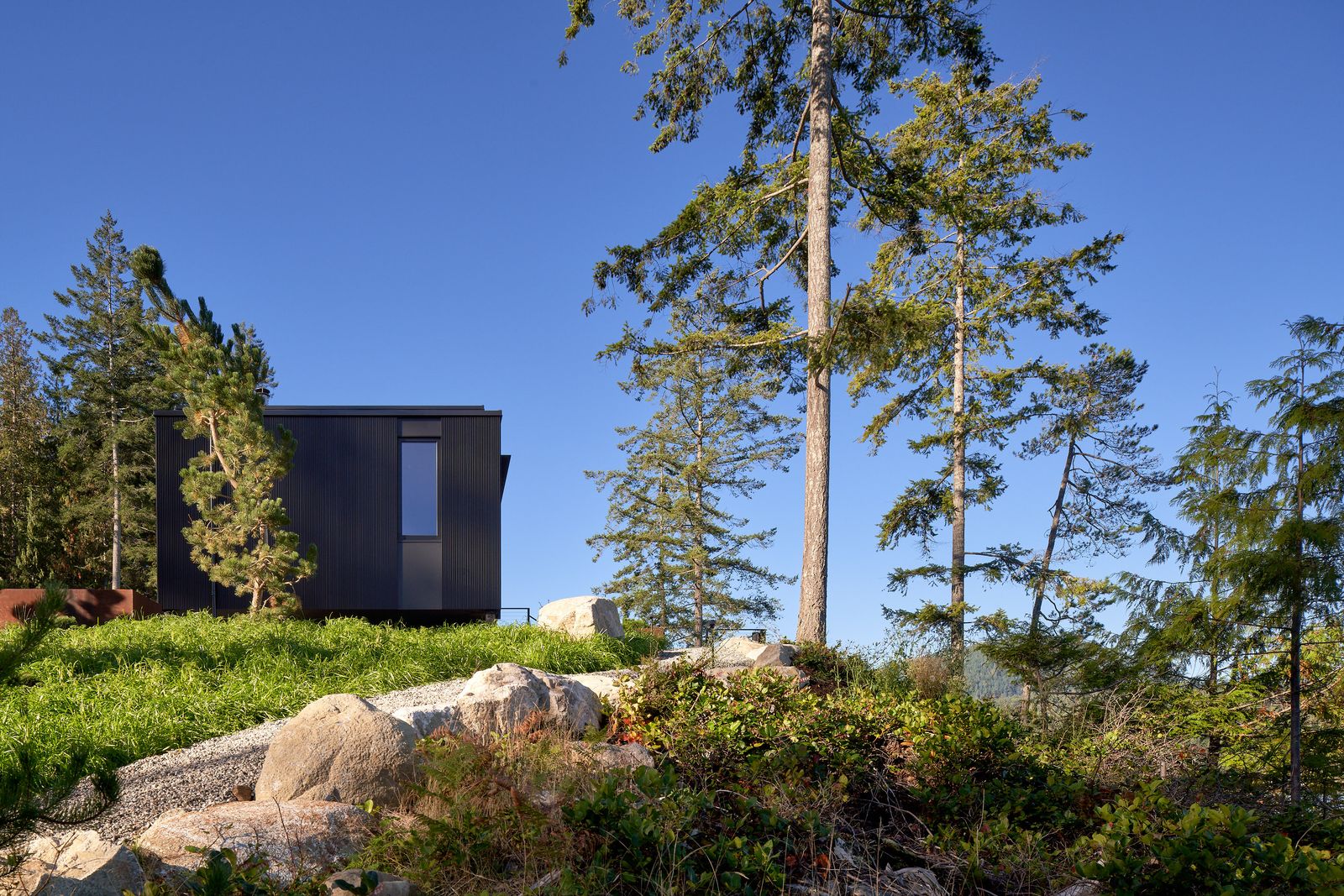 Photo 3 of 27 in Off-Grid Coastal Retreat by W O V E N Architecture and ...
