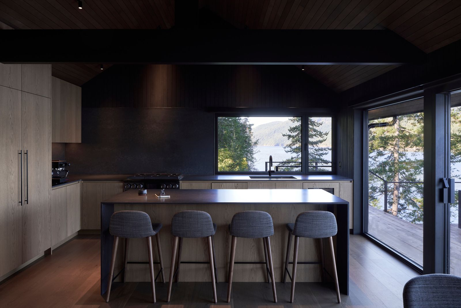 Photo 16 of 27 in Off-Grid Coastal Retreat by W O V E N Architecture ...