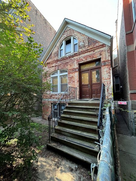 While the couple were hopeful the original brick underneath the Permastone could be saved, it had been too damaged over time, so the designers set out to recreate the historic brick details.