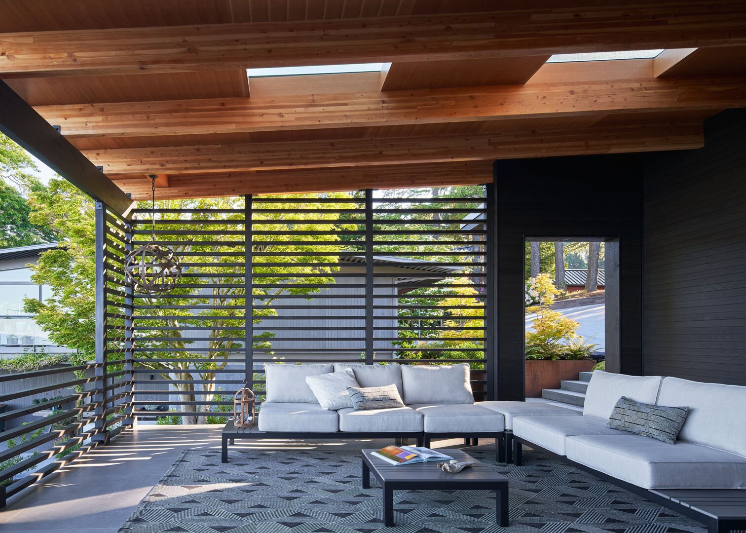 Photo 6 of 16 in Makai House by Jos Kannin - Dwell