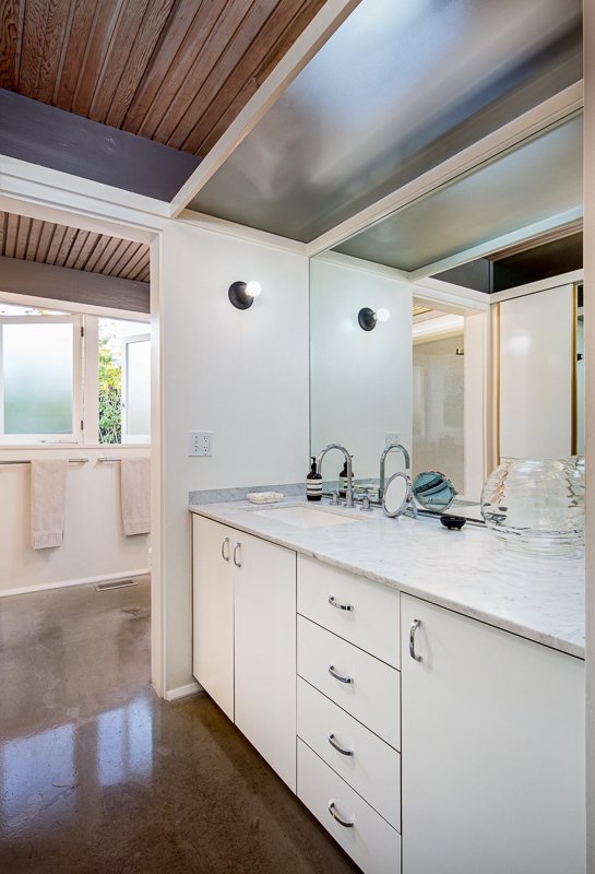 Photo 9 of 11 in A 1958 PostandBeam, Now a Restored Midcentury Haven