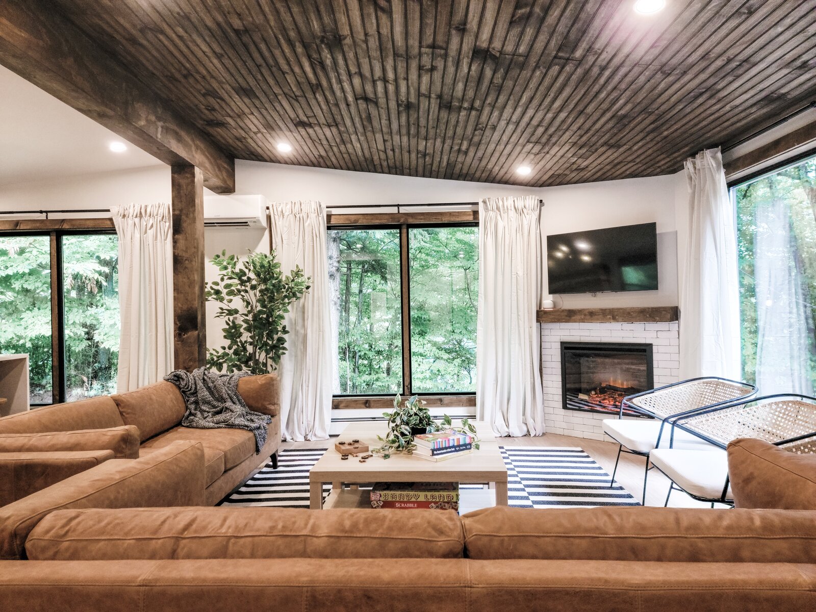 Blackbear Lodge airbnb posted by LivletStudio (17 Photos) Dwell