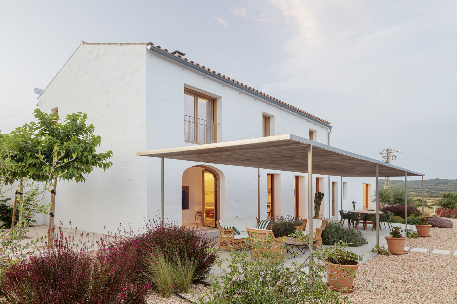 The garden was designed with as sustainable approach and a water-saving ethos. Indigenous trees and shrubs were planted and gravels covers the ground.