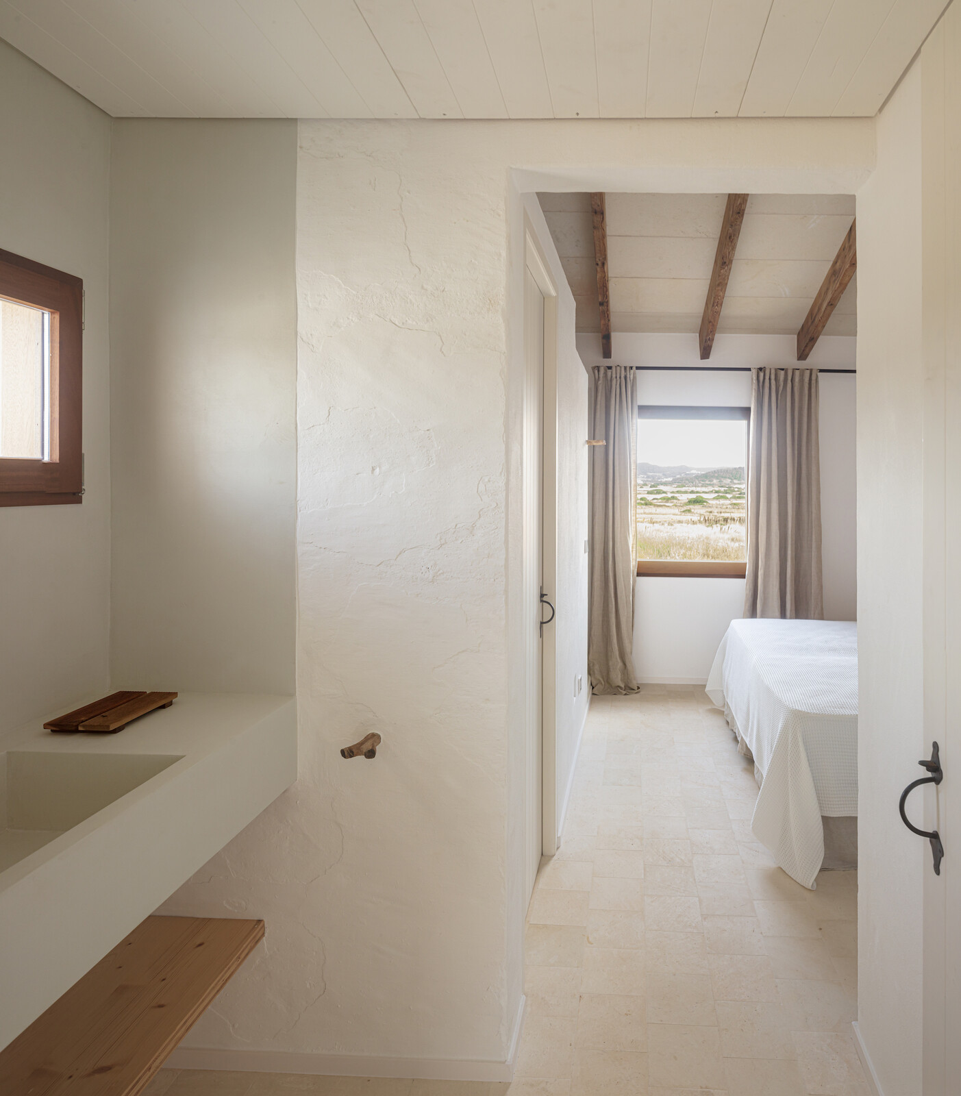 The floors and ceilings of the bedrooms are covered in tiles made of <span style="font-family: Theinhardt, -apple-system, BlinkMacSystemFont, &quot;Segoe UI&quot;, Roboto, Oxygen-Sans, Ubuntu, Cantarell, &quot;Helvetica Neue&quot;, sans-serif;">marés</span><span style="font-family: Theinhardt, -apple-system, BlinkMacSystemFont, &quot;Segoe UI&quot;, Roboto, Oxygen-Sans, Ubuntu, Cantarell, &quot;Helvetica Neue&quot;, sans-serif;">, a type of sandstone found on the coast of Menorca. </span>