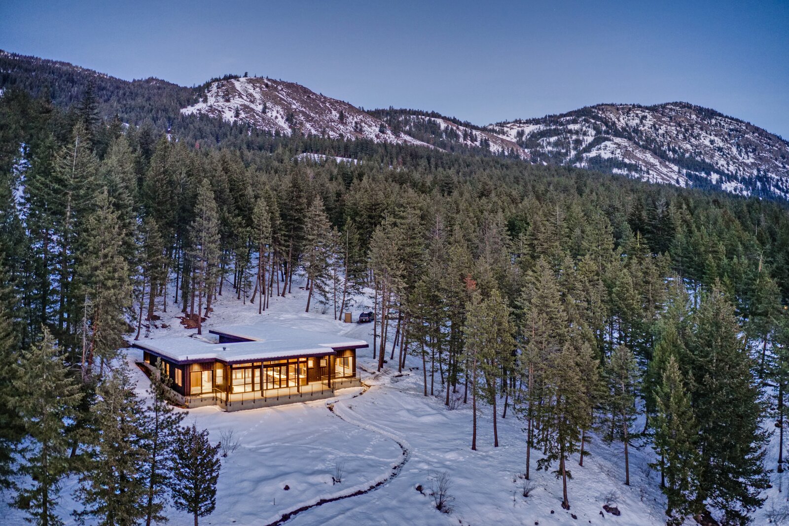 Photo 9 of 9 in A HorseshoeShaped Cabin in the Pacific Northwest