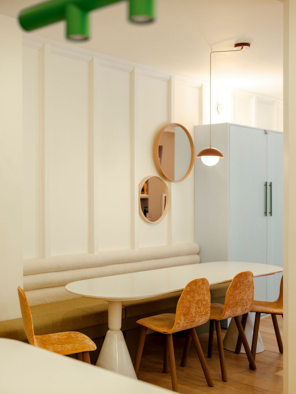 The very narrow space could’ve posed a challenge for Perron, who hoped to host 10 or more people at a time (she’s from a big, tight-knit family), but with careful attention paid to the kitchen layout (including a table with a built-in banquette), there’s room for the whole gang.