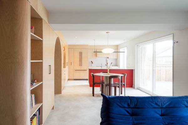 A Luminaire Authentik dining table and Hay chairs sit beneath a Herman Miller Nelson Saucer Bubble pendant, anchored by vintage finds including a Ligne Roset Togo sofa. 
