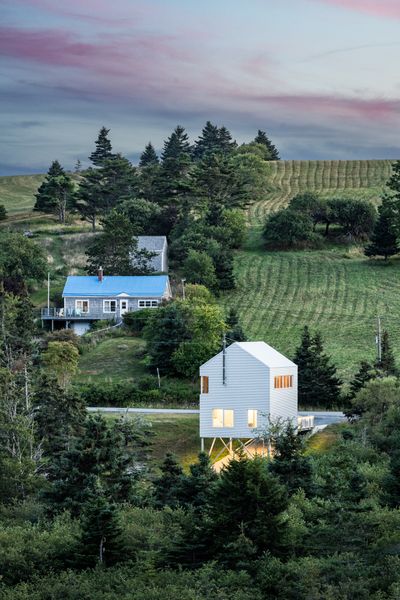 The house sits as part a village in Upper Kingsburg, where rolling fields, sheep farms, and over 50 architect-designed dwellings foster intentional community.
