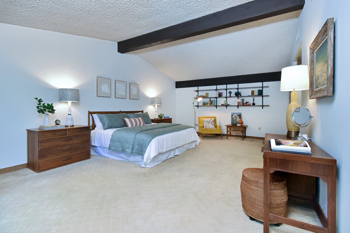 Photo 9 of 9 in “Queen of The Hill” Incredible Post and Beam MCM w ...