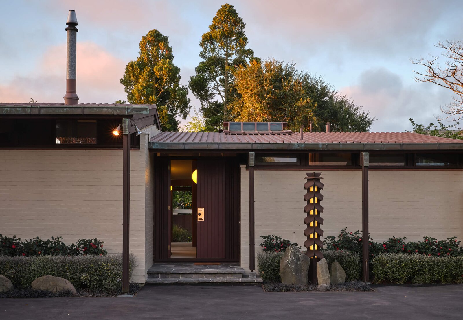 Photo 1 of 15 in A Stellar Work of Midcentury Modern Architecture Is Up