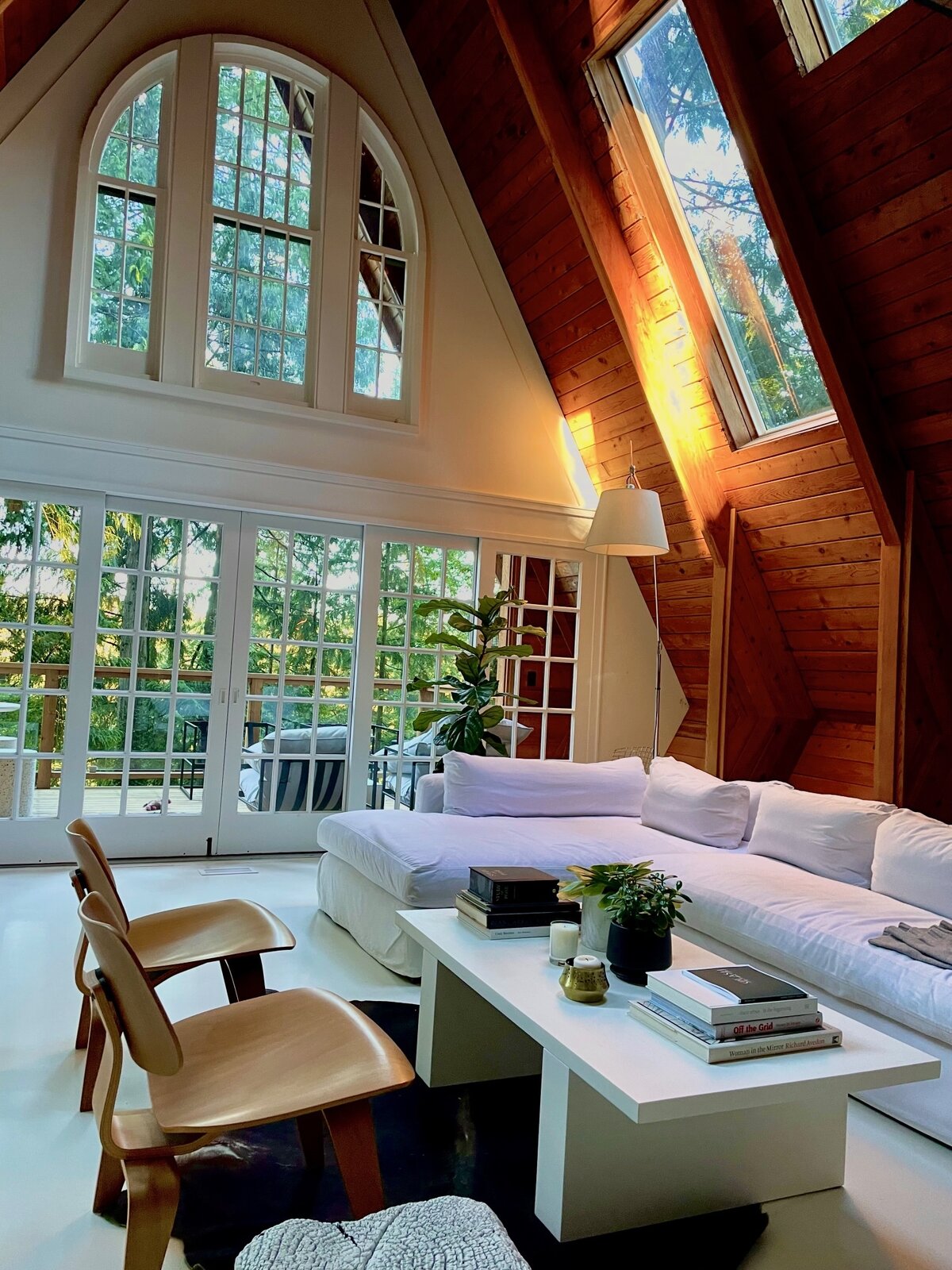Sliding infinity doors to main deck