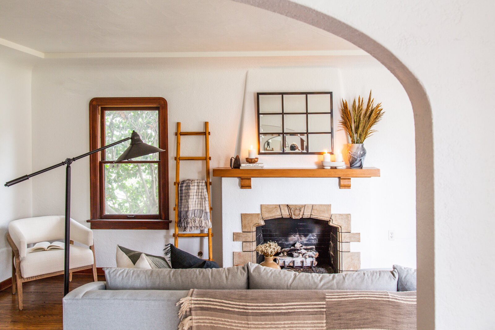 What Is Tudor Style Furniture