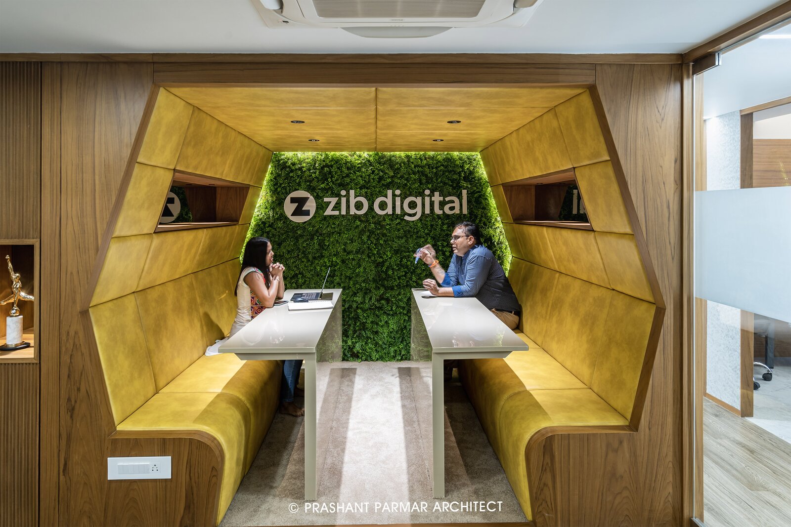 Photo 2 of 30 in Modern Office Interior Design In Ahmedabad by Prashant ...